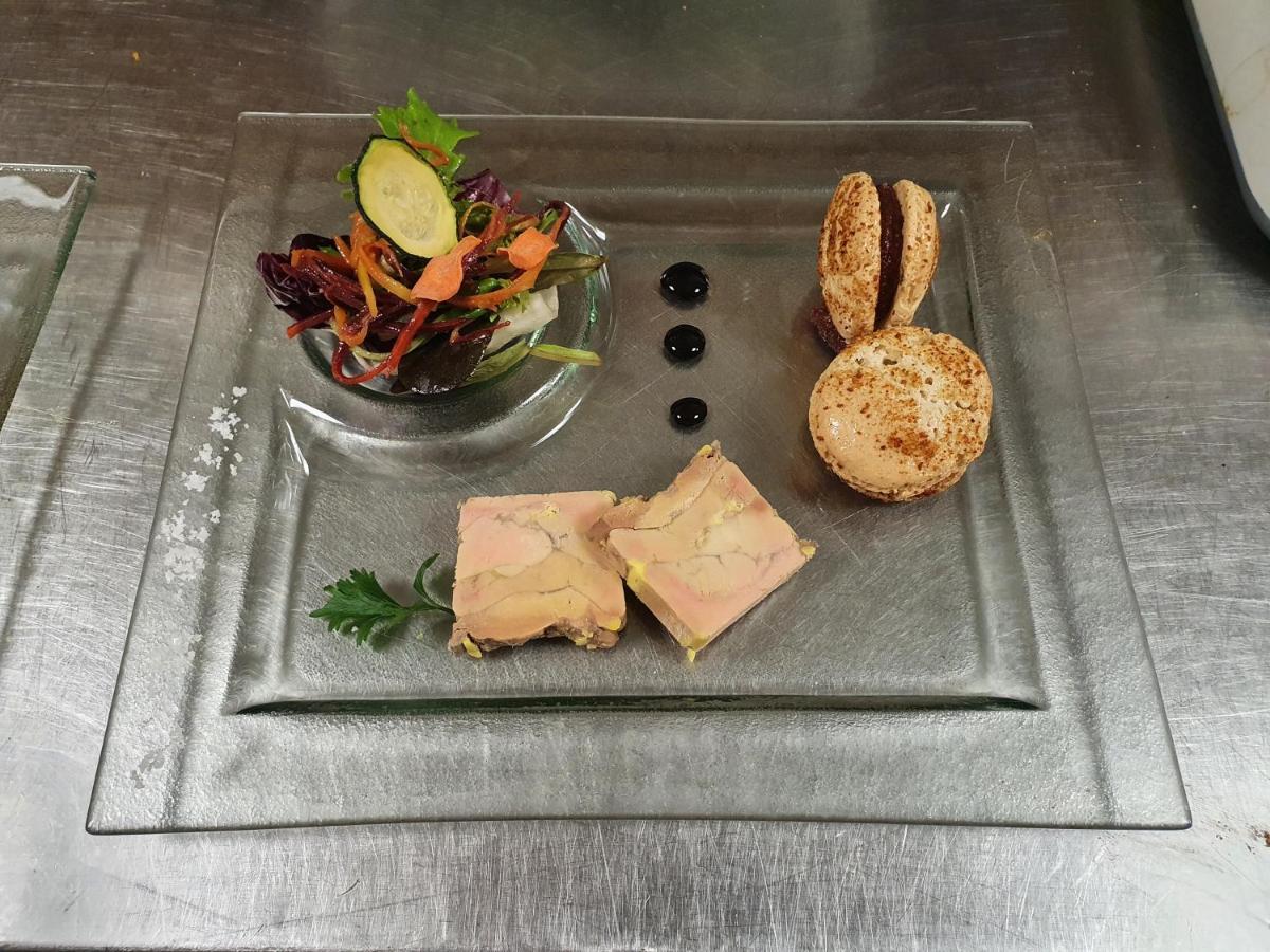 Logis Hotel Restaurant Le Relais De L'Abbaye Saint-Evroult-Notre-Dame-du-Bois Εξωτερικό φωτογραφία