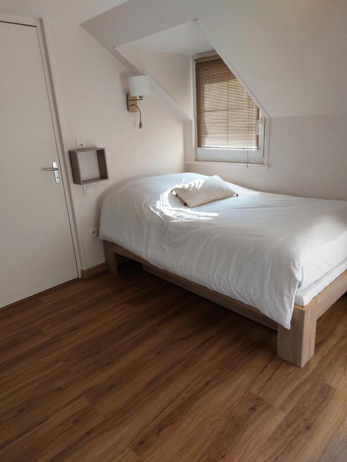 Logis Hotel Restaurant Le Relais De L'Abbaye Saint-Evroult-Notre-Dame-du-Bois Εξωτερικό φωτογραφία