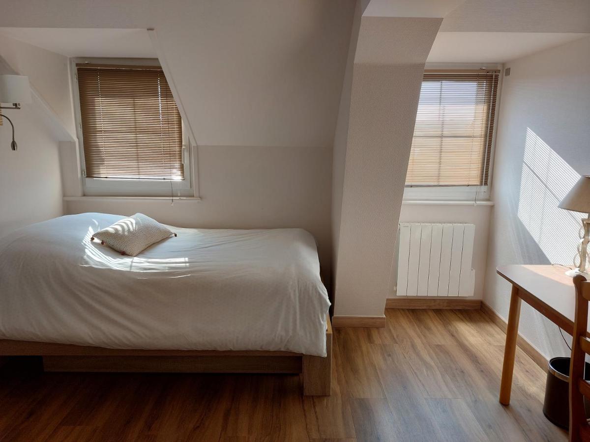 Logis Hotel Restaurant Le Relais De L'Abbaye Saint-Evroult-Notre-Dame-du-Bois Εξωτερικό φωτογραφία